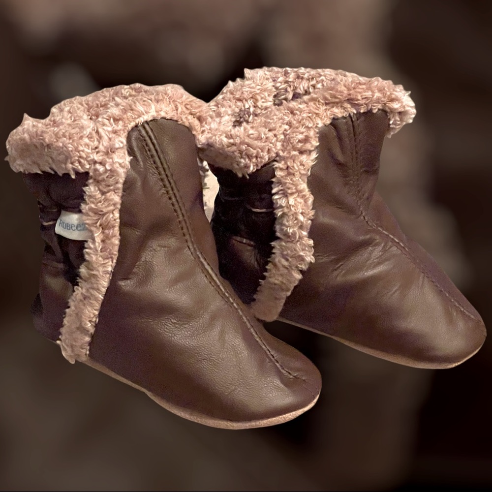 Robeez booties, size 6-12 months (4-5 US sizing), Brown, NWT